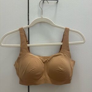 SKIMS Wireless Bra/Bralette in Tan with Removable Pads